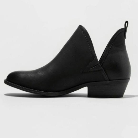 Universal Thread Black Nora V-Cut Ankle Bootie NWT - Picture 2 of 5